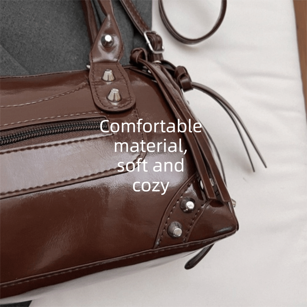Vintage Rivets Pillow Bag Larg - Top Handle Patent Bag recension och pris