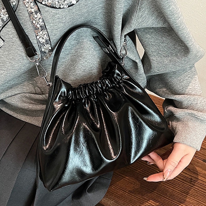 Women's Burgundy Ruched Cloud  - Top Handle Patent Bag recension och pris