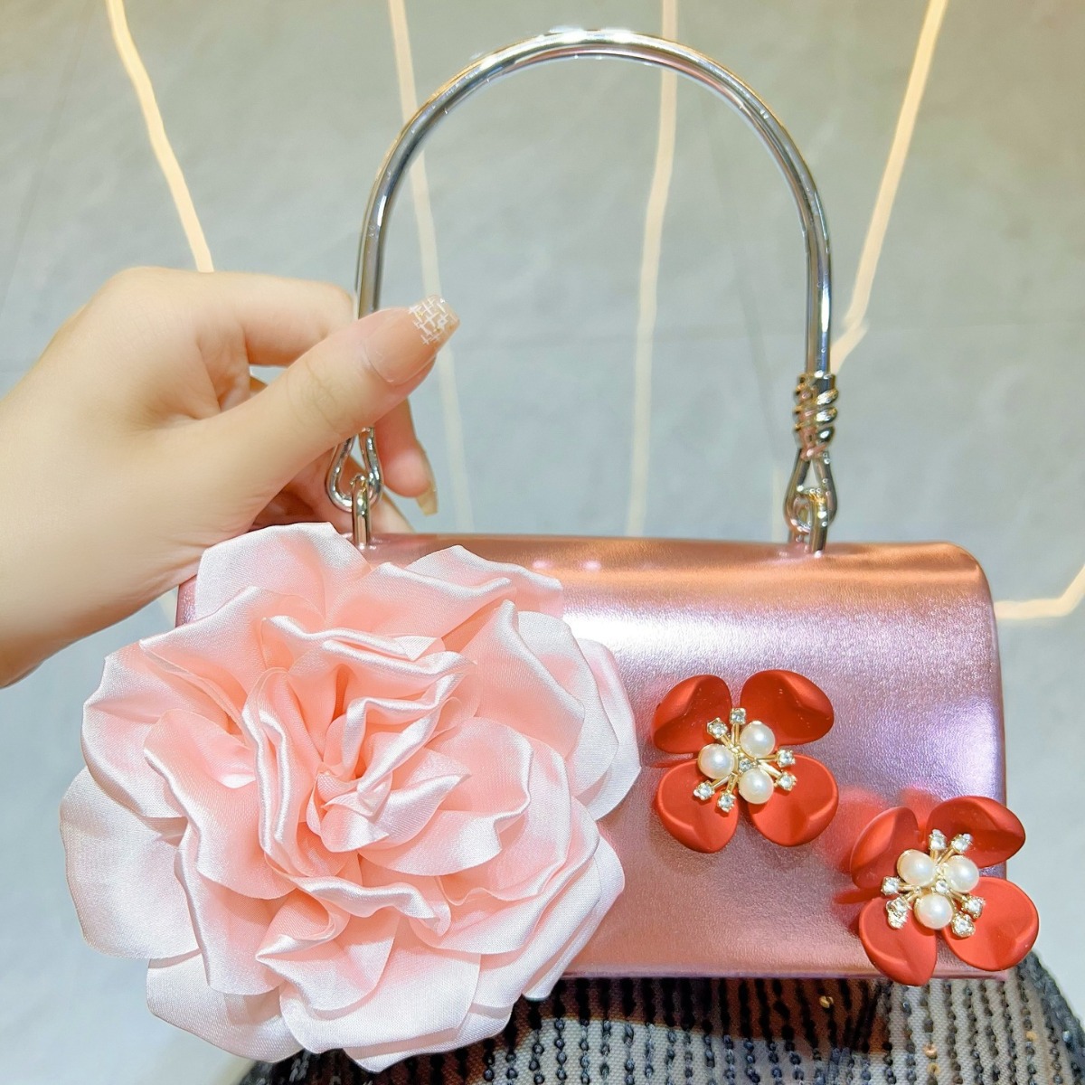 Luxury Gold 3D Flower Clutch B - Luxury Bags Gold recension och pris