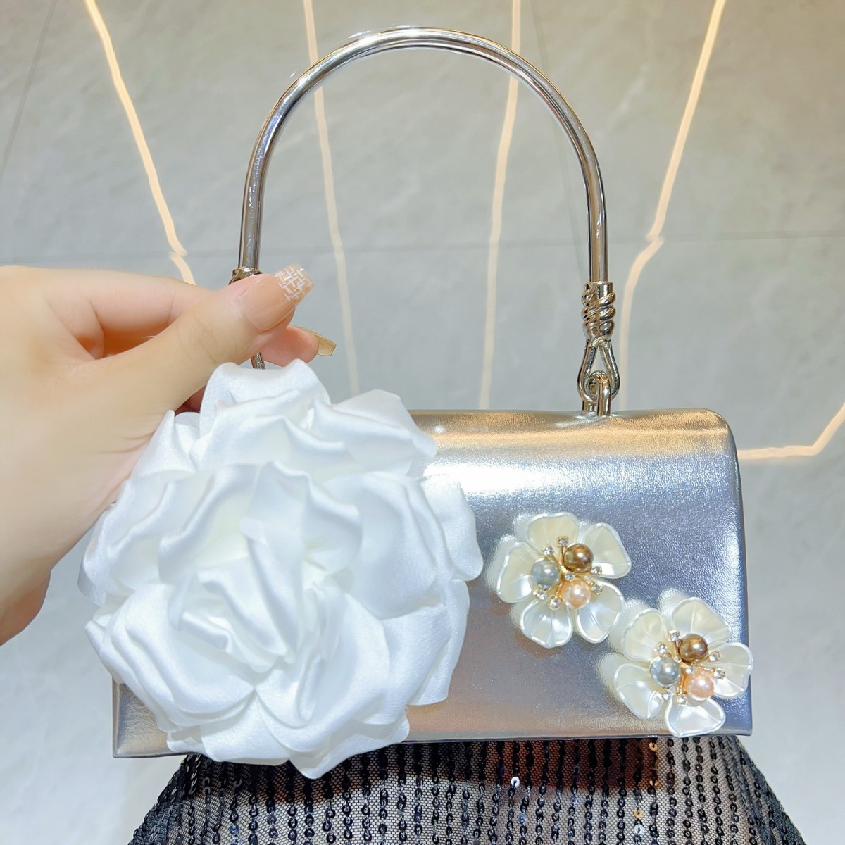 Luxury Gold 3D Flower Clutch B - Luxury Bags Gold recension och pris