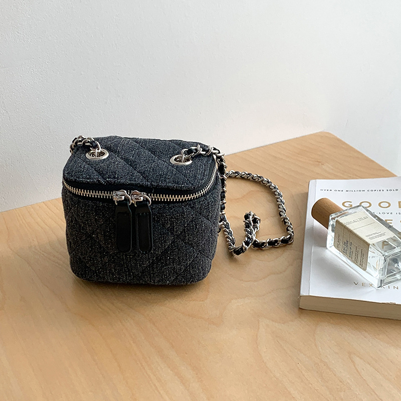 Small Quilted Box Crossbody Pu - Chain Crossbody Quilted recension och pris