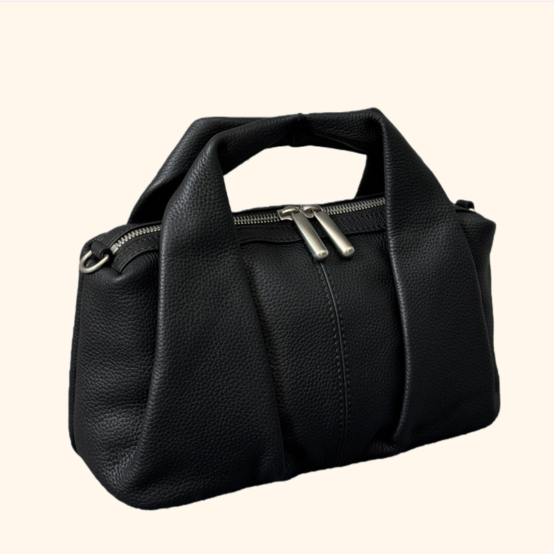 Custom Initials Leather Pillow - Luxury Bags Japan recension och pris