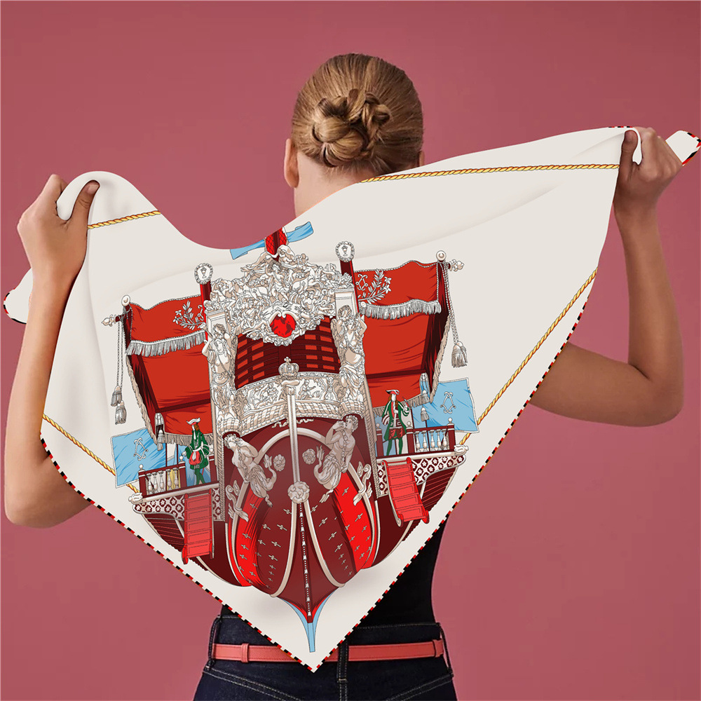 Triangle Shape Silk Twill Scar - Luxury Bags La recension och pris