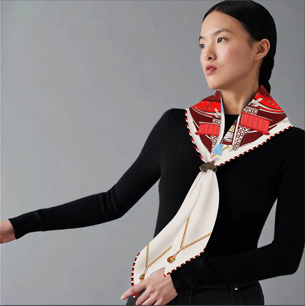 Triangle Shape Silk Twill Scar - Luxury Bags La recension och pris